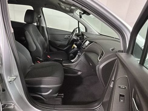 Used 2017 Chevrolet Trax LS FWD image 30