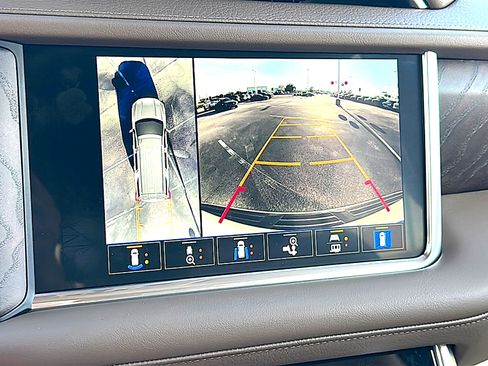 Used 2024 GMC Yukon Denali RWD image 36