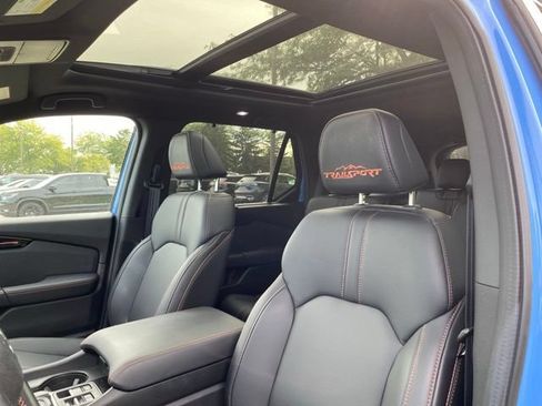Used 2025 Honda Pilot TrailSport image 2
