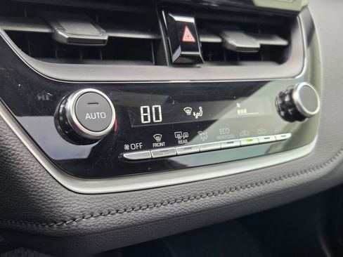 Used 2023 Toyota Corolla SE w/ SE Package image 8