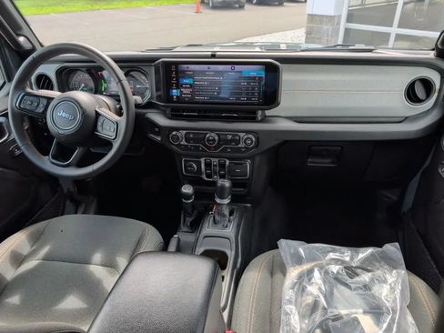 Used 2024 Jeep Wrangler Unlimited AWD/4WD image 3