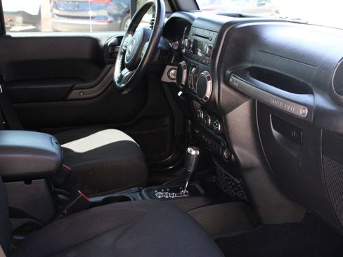 Used 2018 Jeep Wrangler Unlimited Sport S AWD/4WD image 12