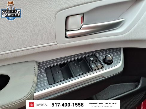 Used 2026 Toyota Sienna XLE FWD image 15
