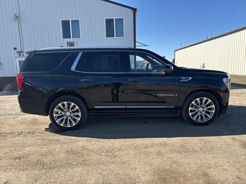 Used 2023 GMC Yukon Denali w/ Denali Reserve Package image 8