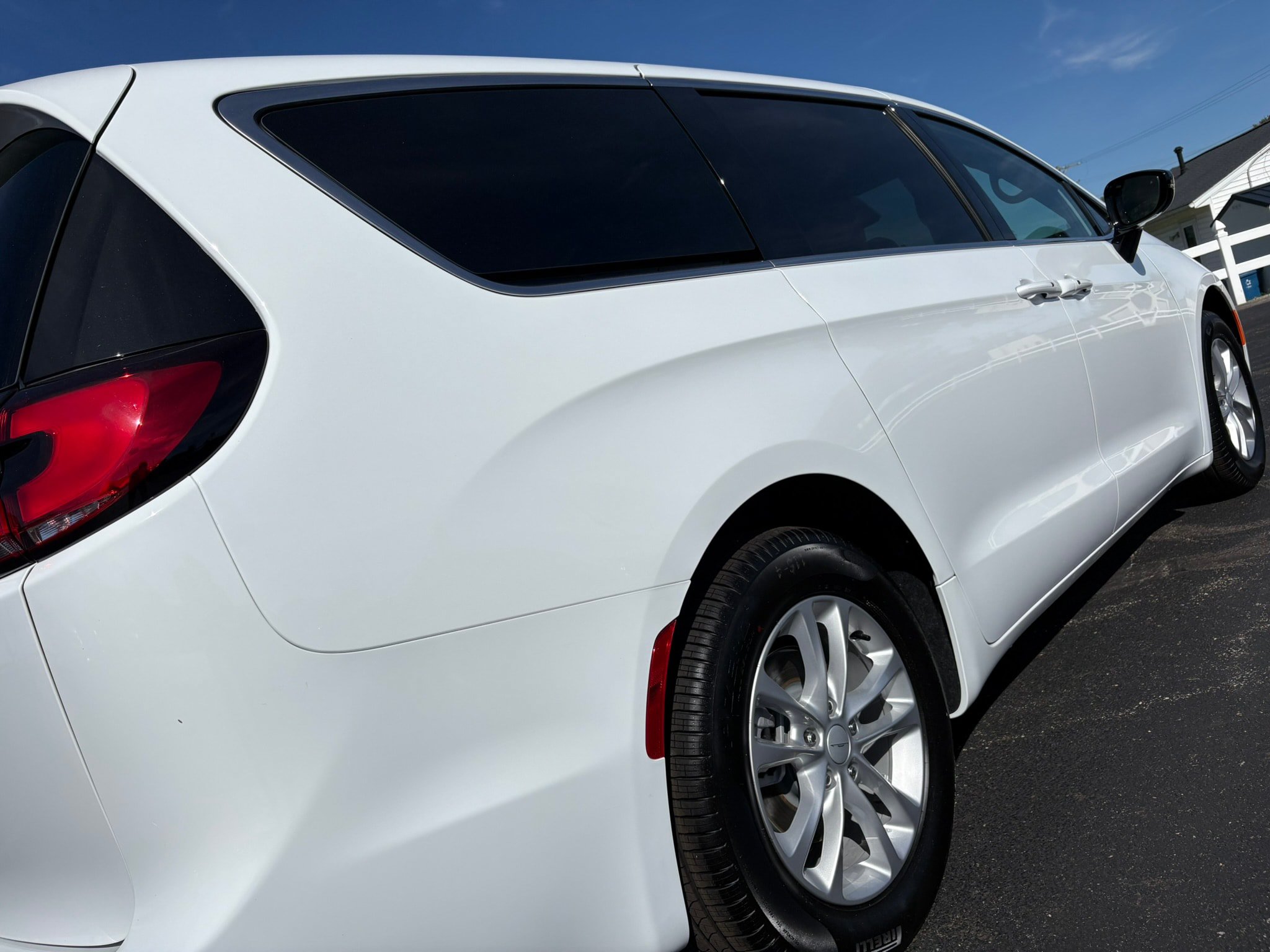 New 2027 Chrysler Pacifica Select FWD image 11