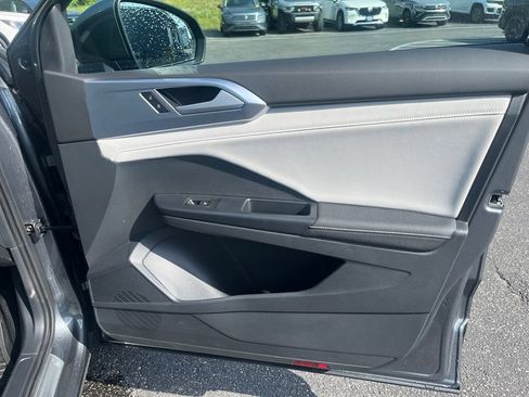 Certified 2025 Volkswagen Taos SE AWD/4WD image 12
