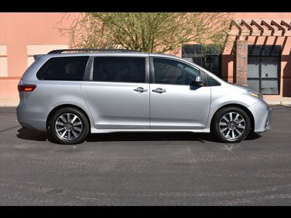 Used 2018 Toyota Sienna Limited Premium w/ Preferred Accessory Package