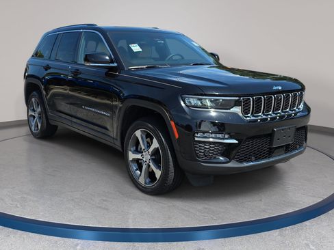 Certified 2023 Jeep Grand Cherokee 4WD 4xe w/ Luxury Tech Group II image 3