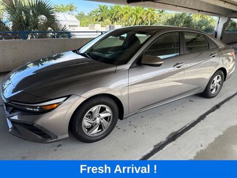 Used 2024 Hyundai Elantra SE FWD image 1