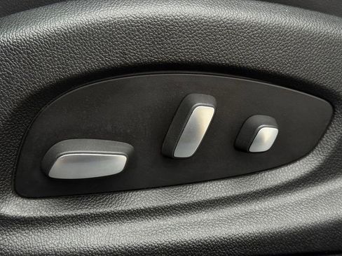 Used 2013 Cadillac XTS Luxury FWD image 24