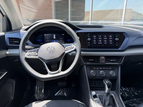 Used 2022 Volkswagen Taos SE AWD/4WD image 16