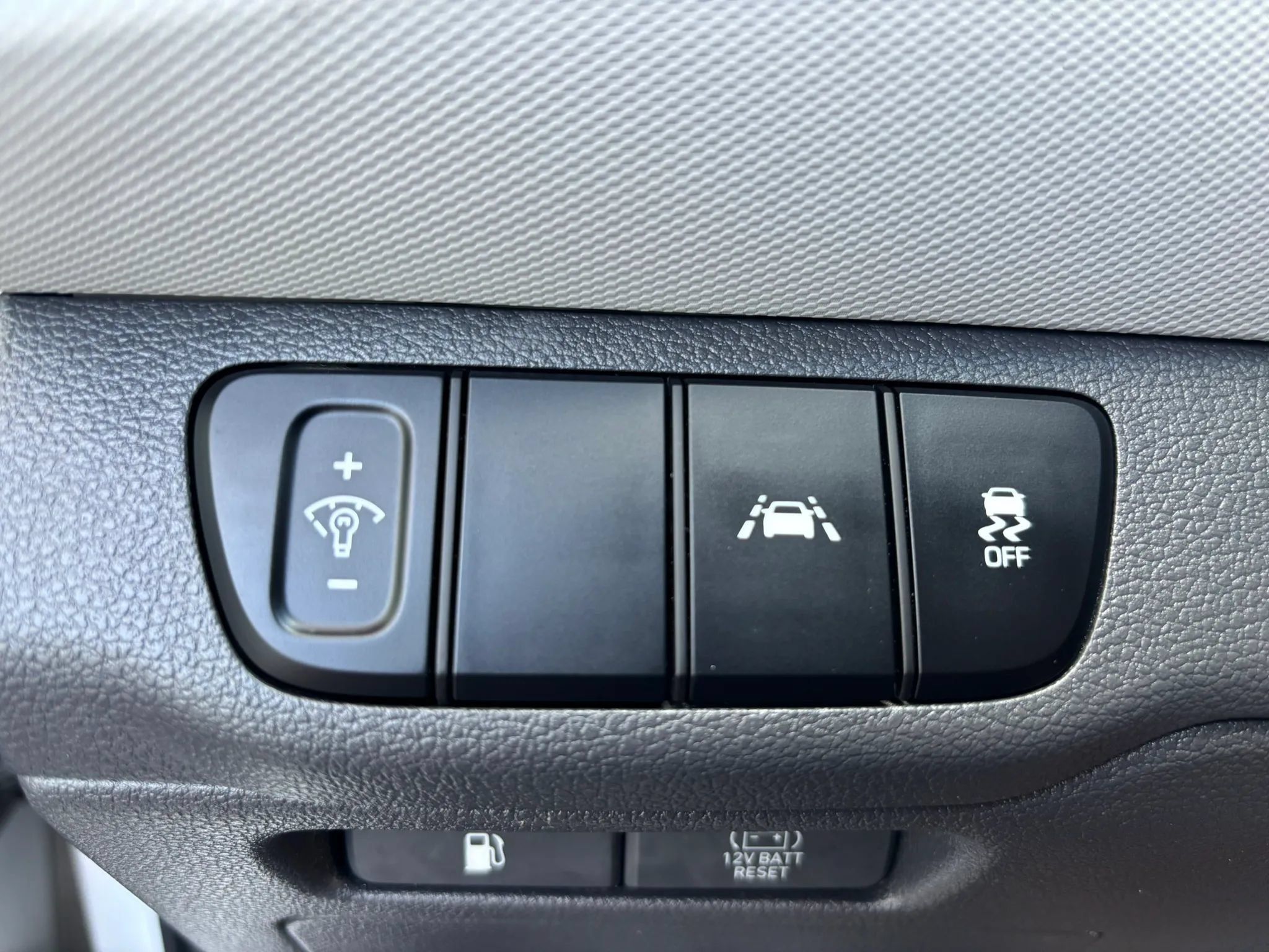 Used 2020 Hyundai Ioniq Blue FWD image 37