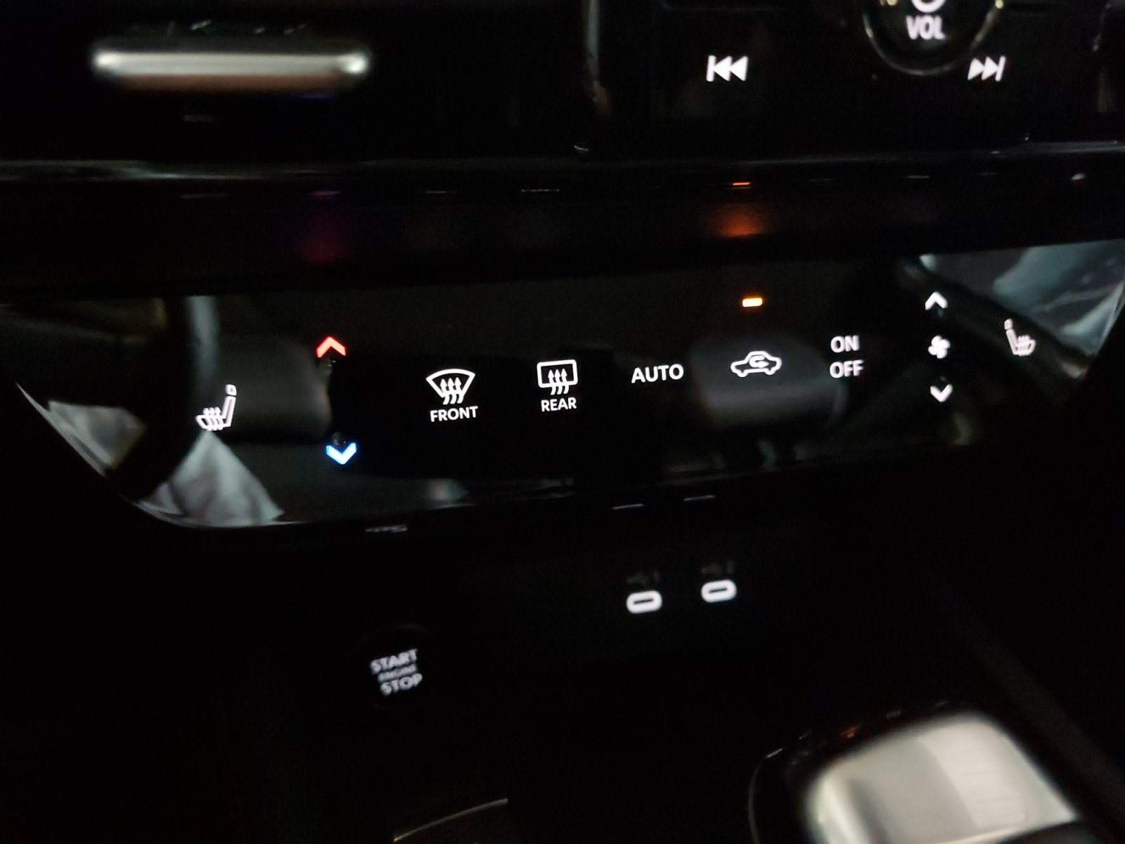 Used 2026 Nissan Kicks SR w/ SR Premium Package FWD image 17