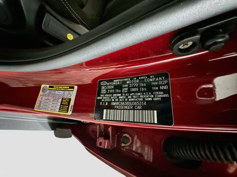 Used 2025 Hyundai Venue SEL FWD image 12