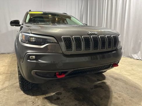 Used 2022 Jeep Cherokee Trailhawk w/ Sun & Sound Group AWD/4WD image 17