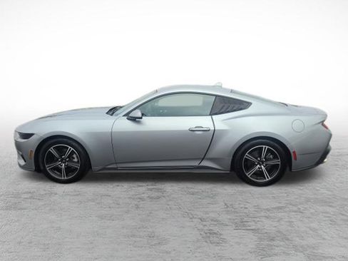 Used 2025 Ford Mustang Coupe RWD image 9