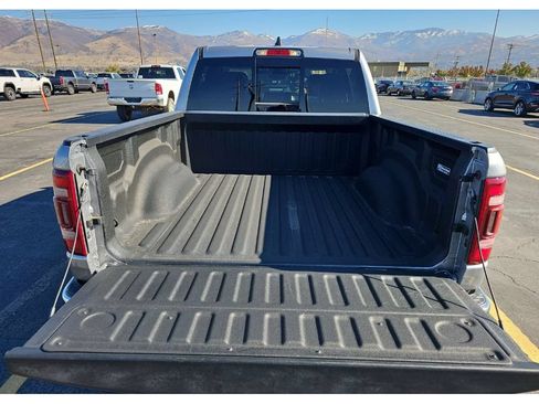 Used 2022 RAM 1500 Laramie AWD/4WD image 12