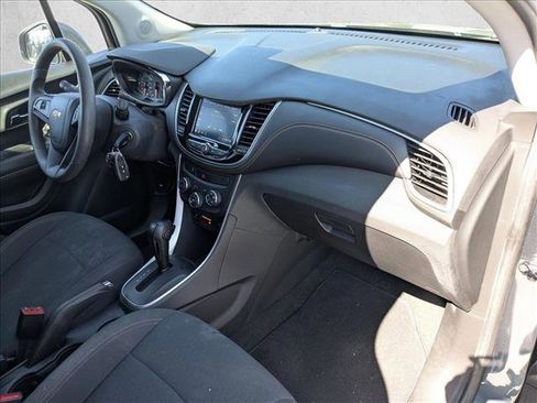 Used 2022 Chevrolet Trax LS w/ Tint and Cruise Package AWD/4WD image 18