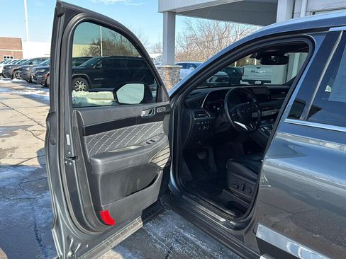 Used 2022 Hyundai Palisade Calligraphy w/ Winter Package image 10