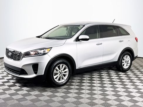 Used 2020 Kia Sorento LX image 4