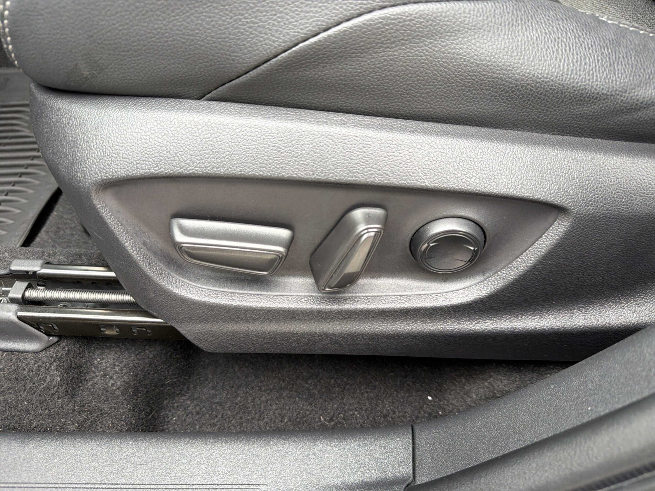 Certified 2025 Toyota bZ4X FWD image 29