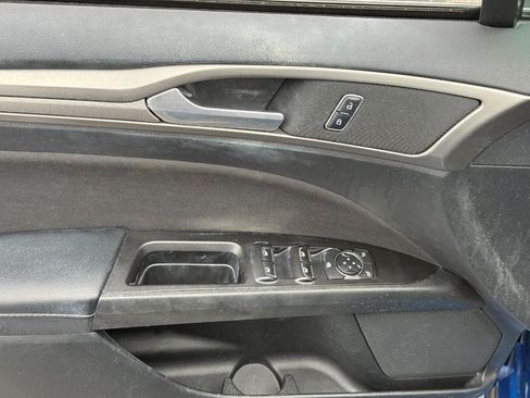 Used 2017 Ford Fusion SE FWD image 16