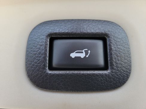 Used 2019 Nissan Rogue SV w/ Premium Package FWD image 8
