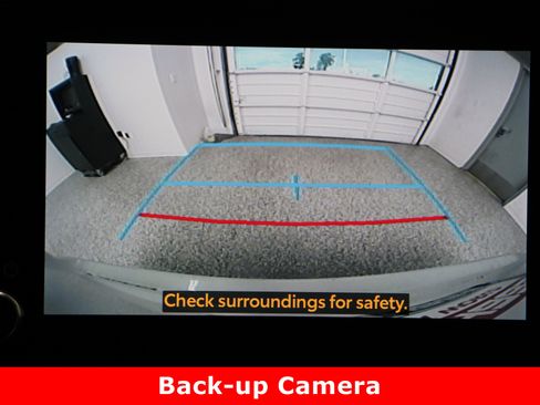 Used 2024 Toyota Highlander LE image 21