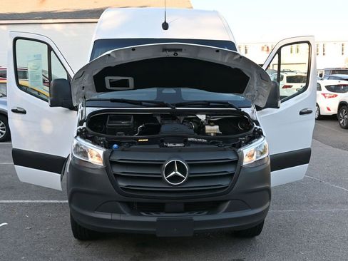 Used 2025 Mercedes-Benz Sprinter 2500 image 32