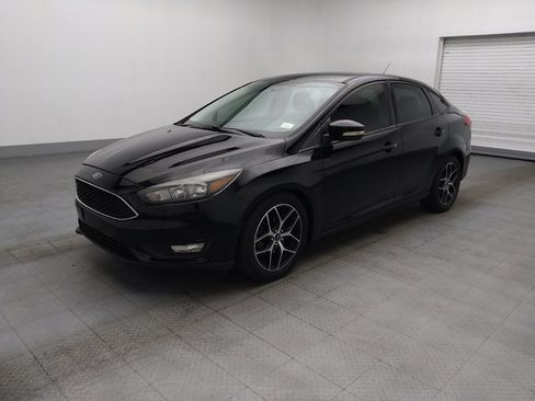 Used 2017 Ford Focus SEL FWD image 2
