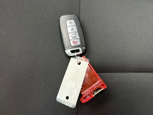 Used 2017 Hyundai Veloster Value Edition image 43