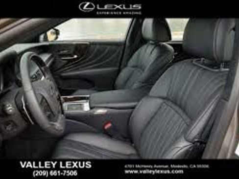 Used 2018 Lexus LS 500 w/ Interior Upgrade Package RWD image 10