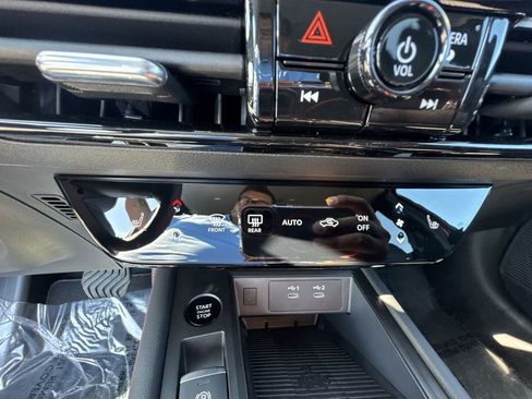 New 2026 Nissan Kicks SR w/ Cold Weather Package AWD/4WD image 18