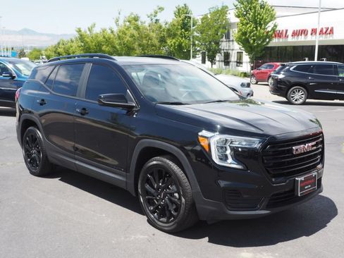 Used 2024 GMC Terrain SLE w/ Elevation Edition FWD image 9