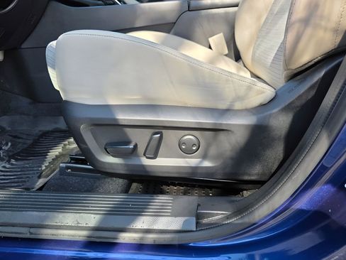 Used 2023 Nissan Rogue SV image 16