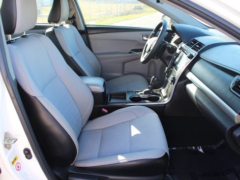 Used 2017 Toyota Camry SE w/ Moonroof Package image 47