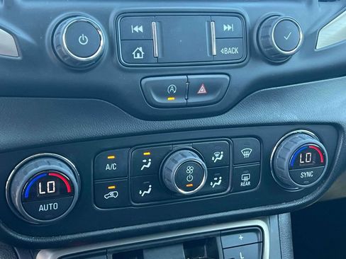 Used 2022 GMC Terrain Denali w/ Denali Premium Package AWD/4WD image 34