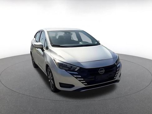 Used 2025 Nissan Versa SV FWD image 3