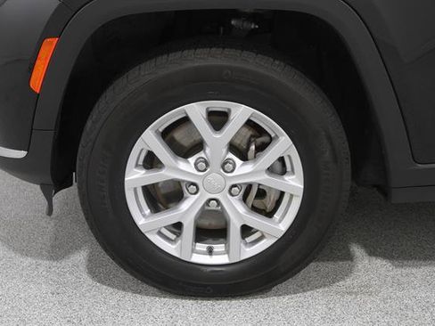 Used 2023 Jeep Grand Cherokee L Limited AWD/4WD image 24