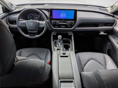 New 2026 Toyota Grand Highlander Platinum image 14