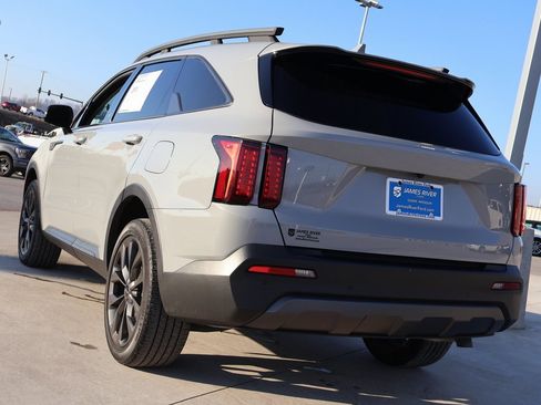Used 2023 Kia Sorento X-Line EX image 3