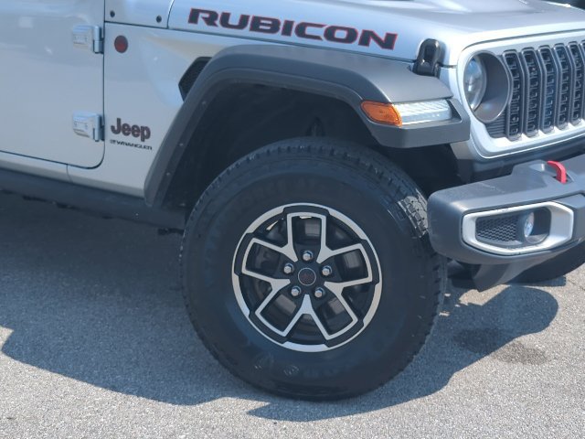 Used 2024 Jeep Wrangler Unlimited Rubicon AWD/4WD image 2
