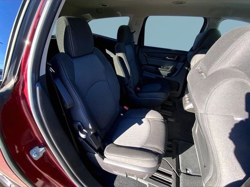 Used 2017 Chevrolet Traverse LT image 25