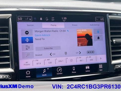 Used 2023 Chrysler Pacifica Touring-L FWD image 38