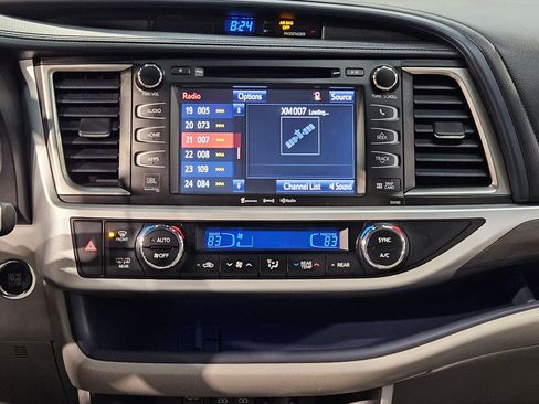 Used 2017 Toyota Highlander Limited Platinum image 16