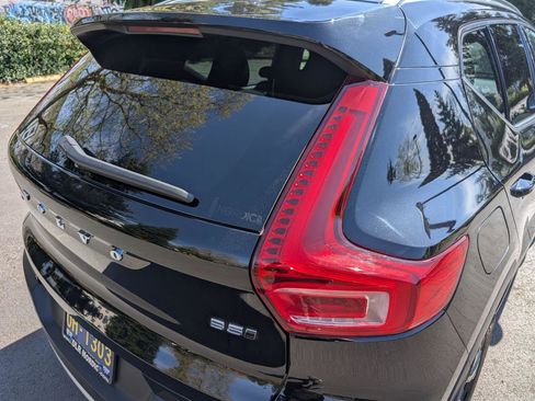 Used 2025 Volvo XC40 B5 Core image 24