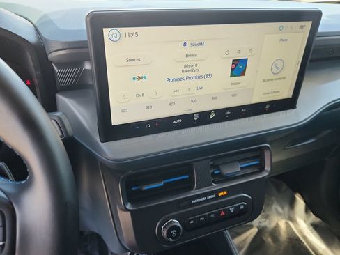 Used 2025 Ford Maverick Lobo AWD/4WD image 25