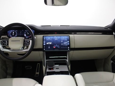 Certified 2025 Land Rover Range Rover SE AWD/4WD image 36