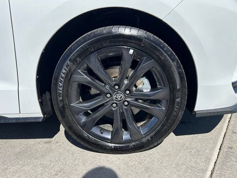 Used 2026 Toyota Sienna XSE FWD image 35