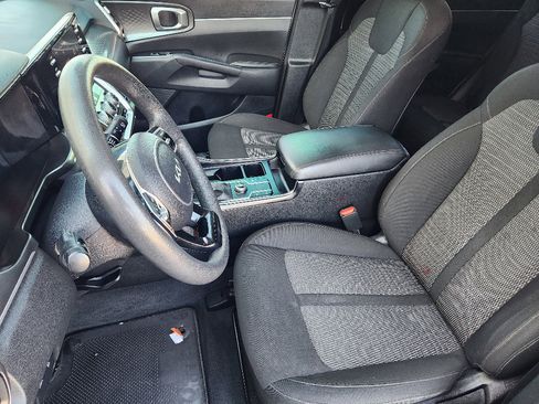 Certified 2022 Kia Sorento LX image 11